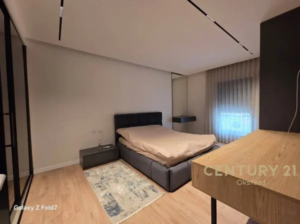 Tirane, jepet me qera apartament 2+1 Kati 8, 116 m² 1.600 € (kompleksi Delijorgji)