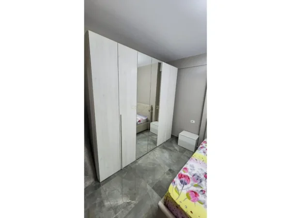 Tirane, jepet me qera apartament 1+1 Kati 3, 63 m² 500 € (Rruga e Dibres)