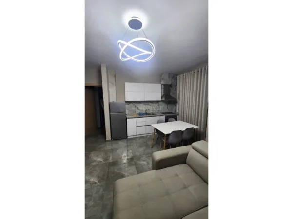 Tirane, jepet me qera apartament 1+1 Kati 3, 63 m² 500 € (Rruga e Dibres)
