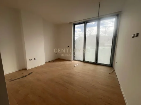 Tirane, jap me qera ambjent biznesi Kati 1, 140 m² 1.700 € (Ali Demit)