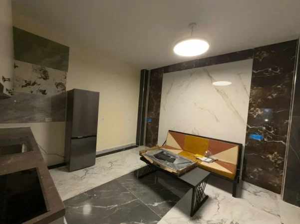 Tirane, jepet me qera apartament 1+1 Kati 1, 50 m² 400 € (Ali Demi)