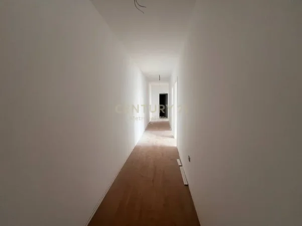 Tirane, jap me qera ambjent biznesi Kati 1, 140 m² 1.700 € (Ali Demit)