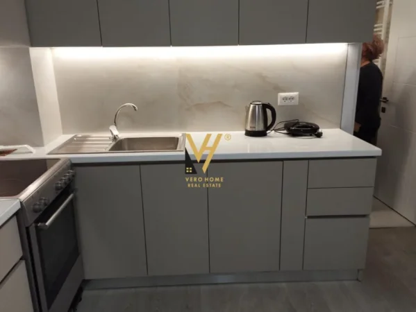 Tirane, jepet me qera apartament 1+1+Ballkon Kati 4, 60 m² 520 € (5 MAJI)