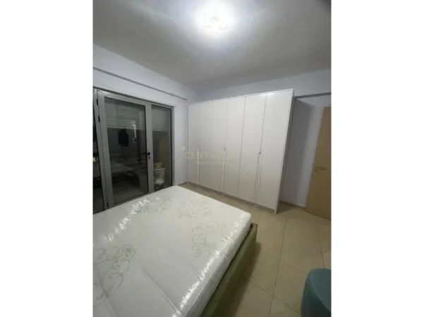 Tirane, jepet me qera apartament 1+1 , 65 m² 500 € (Concord Center)
