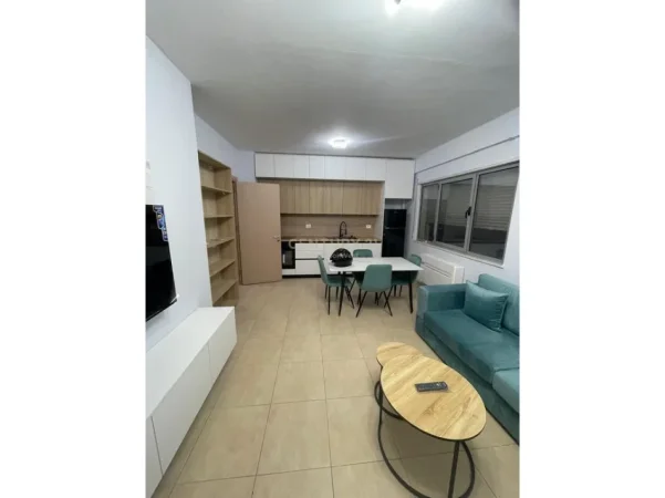 Tirane, jepet me qera apartament 1+1 , 65 m² 500 € (Concord Center)