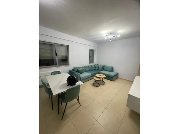 Tirane, jepet me qera apartament 1+1 , 65 m² 500 € (Concord Center)