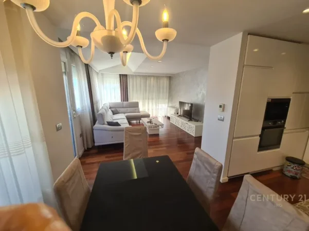 Tirane, shitet apartament 2+1 Kati 5, 110 m² 275.000 € (Rruga Naim Frasheri, prane Mozaikut te Tiranes)