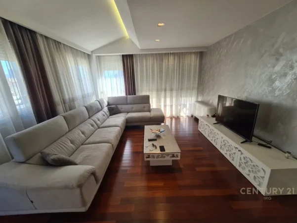 Tirane, shitet apartament 2+1 Kati 5, 110 m² 275.000 € (Rruga Naim Frasheri, prane Mozaikut te Tiranes)