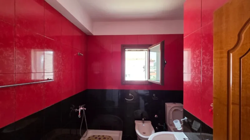 Vlore, jepet me qera apartament 2+1 Kati 2, 120 m² 350 € (Rruga Dervish Hekali, Vlorë)