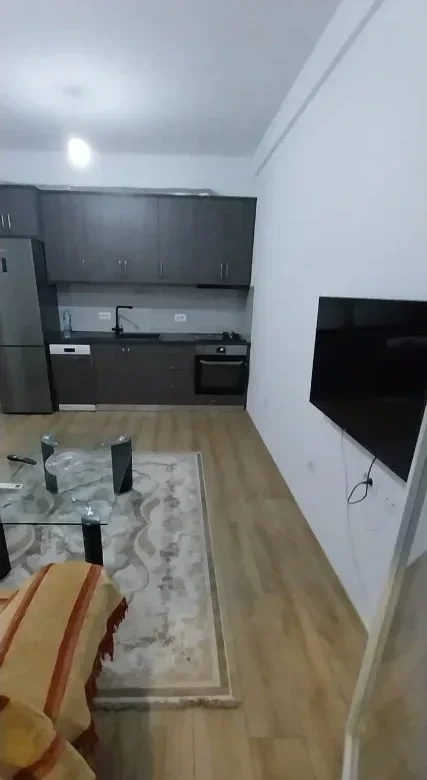 Tirane, jepet me qera apartament 1+1 Kati 6, 60 m² 400 € (QTU)