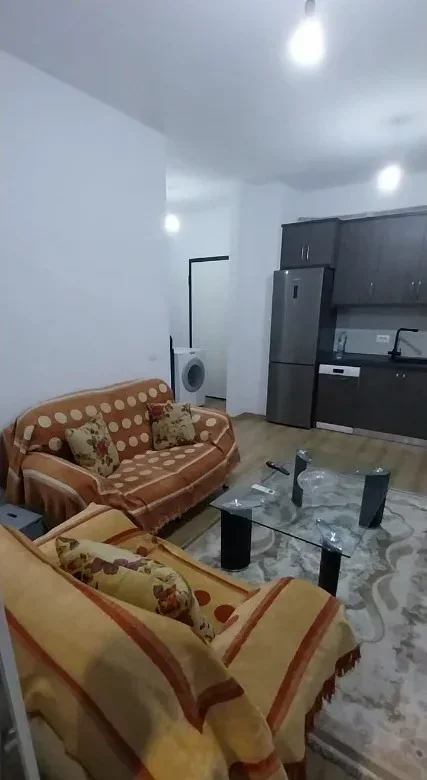 Tirane, jepet me qera apartament 1+1 Kati 6, 60 m² 400 € (QTU)