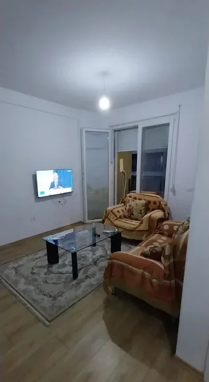 Tirane, jepet me qera apartament 1+1 Kati 6, 60 m² 400 € (QTU)
