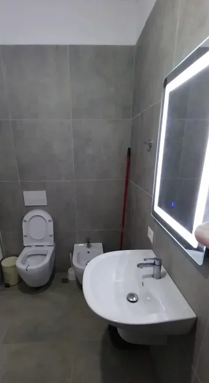 Tirane, jepet me qera apartament 1+1 Kati 6, 60 m² 400 € (QTU)