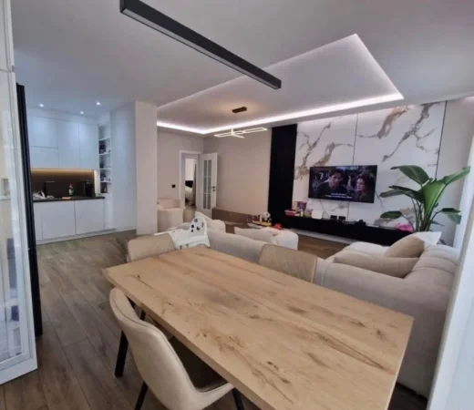 Tirane, jepet me qera apartament 3+1+Ballkon Kati 5, 140 m² 1.100 € (Ish fusha e Aviacionit)