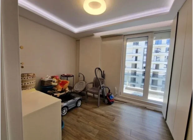Tirane, jepet me qera apartament 3+1+Ballkon Kati 5, 140 m² 1.100 € (Ish fusha e Aviacionit)