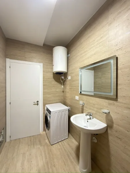 Tirane, jepet me qera apartament 1+1 Kati 3, 81 m² 470 € (urban gate)