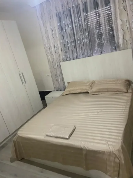 Jepet me qera Apartamenti 2+1+Ballkon 400 € Siri kodra