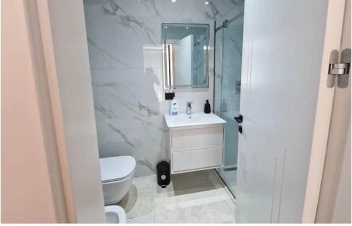 Tirane, jepet me qera apartament 3+1+Ballkon Kati 5, 140 m² 1.200 € (FUSHA AVIACIONIT)