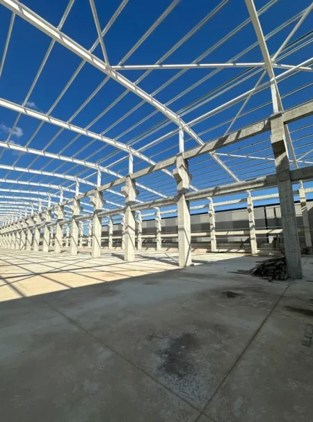 Tirane, jepet me qera magazine Kati 0, 2.200 m² 11.000 € (Prush)