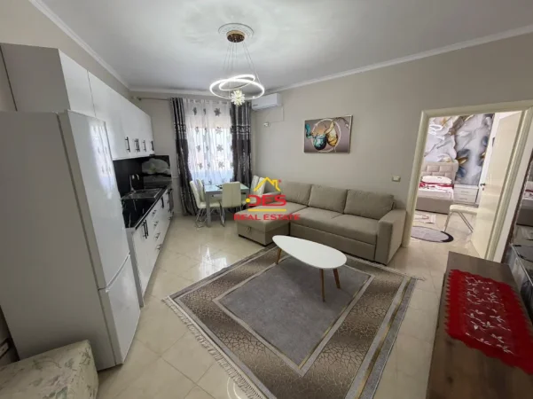 Vlore, jepet me qera apartament 2+1+Ballkon Kati 4, 90 m² 500 € (Rruga Irakli Pylli)