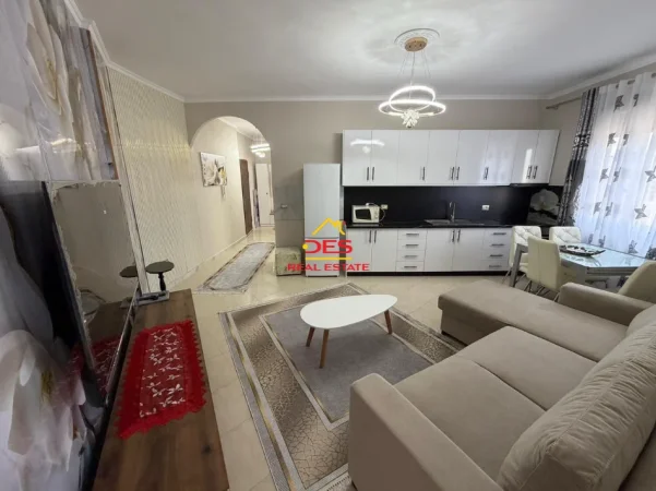 Vlore, jepet me qera apartament 2+1+Ballkon Kati 4, 90 m² 500 € (Rruga Irakli Pylli)