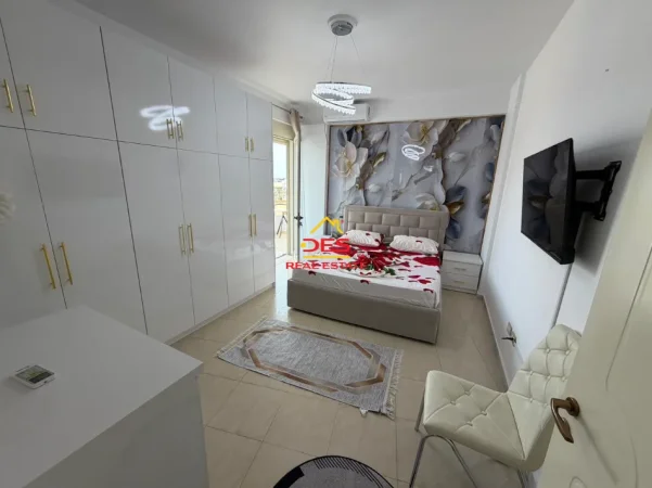 Vlore, jepet me qera apartament 2+1+Ballkon Kati 4, 90 m² 500 € (Rruga Irakli Pylli)
