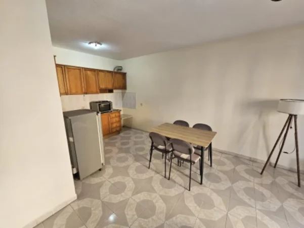 Tirane, jepet me qera apartament 2+1 Kati 3, 90 m² 500 € (Rruga Bardhyl)