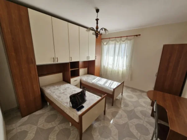 Tirane, jepet me qera apartament 2+1 Kati 3, 90 m² 500 € (Rruga Bardhyl)
