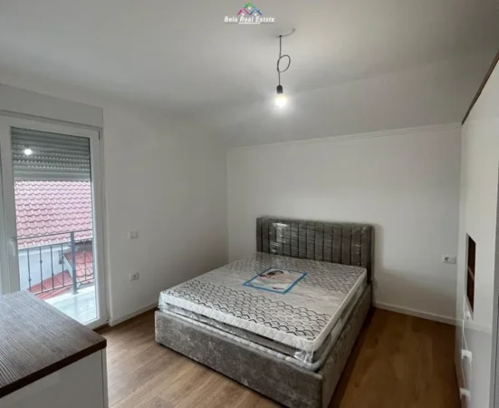 Tirane, jepet me qera Vile 1+1+Ballkon Kati 1, 80 m² 470 € (shkoze)