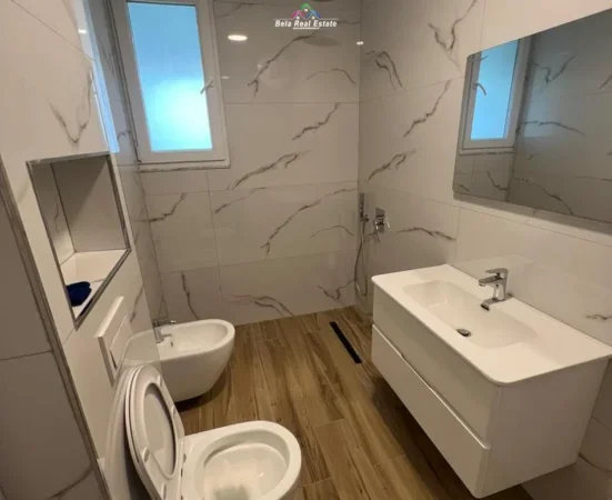 Tirane, jepet me qera Vile 1+1+Ballkon Kati 1, 80 m² 470 € (shkoze)