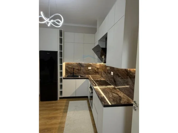 Tirane, shes apartament 2+1 Kati 1, 95 m² 169.000 € (Unaza e Re)
