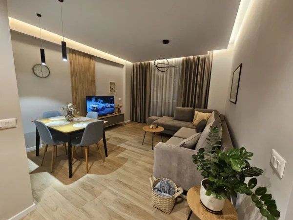 Tirane, jepet me qera apartament 2+1 Kati 6, 70 m² 750 € (kompleksi grand)