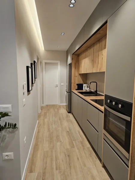 Tirane, jepet me qera apartament 2+1 Kati 6, 70 m² 750 € (kompleksi grand)