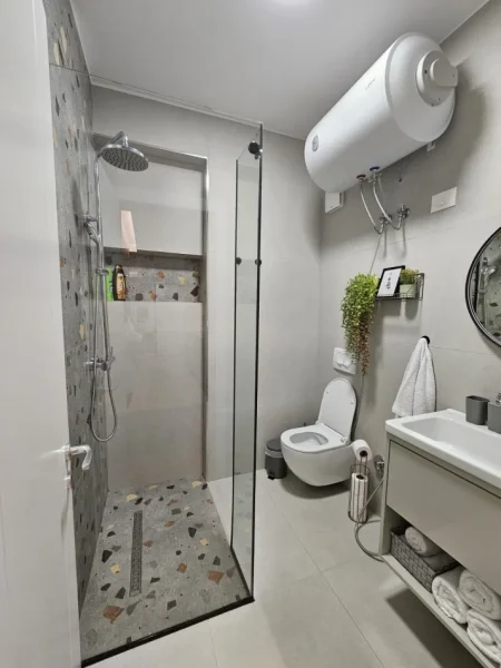 Tirane, jepet me qera apartament 2+1 Kati 6, 70 m² 750 € (kompleksi grand)