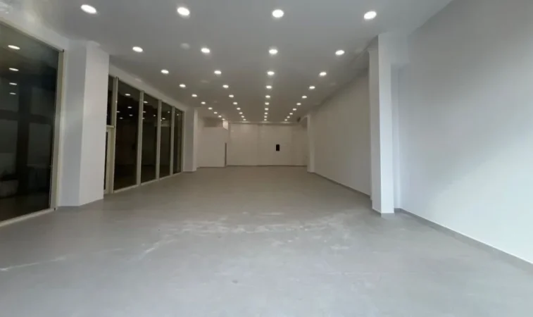 Tirane, jepet me qera dyqan Kati 0, 130 m² 3.200 € (VASIL SHANTO)