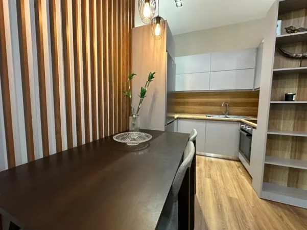 Tirane, jepet me qera apartament 1+1 , 66 m² 850 € (Rruga e Kavajes)