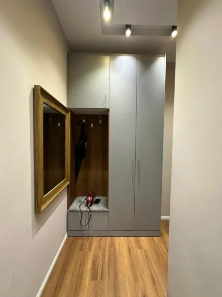 Tirane, jepet me qera apartament 1+1 , 66 m² 850 € (Rruga e Kavajes)