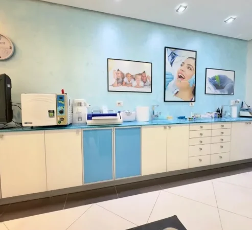 Tirane, jepet me qera ambjent biznesi Kati 1, 60 m² 800 € (Ali Demi)