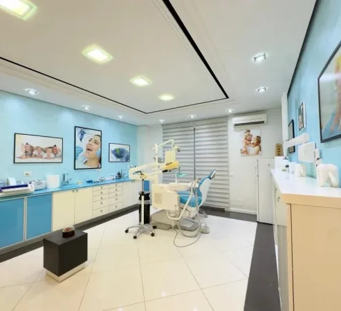 Tirane, jepet me qera ambjent biznesi Kati 1, 60 m² 800 € (Ali Demi)