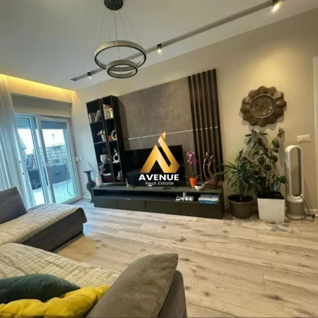 Tirane, shitet apartament+verande | Penthouse 3+1+Ballkon , 241 m² 335.000 € (rruga e zallit)