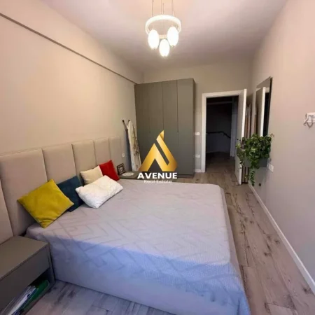 Tirane, shitet apartament+verande | Penthouse 3+1+Ballkon , 241 m² 335.000 € (rruga e zallit)