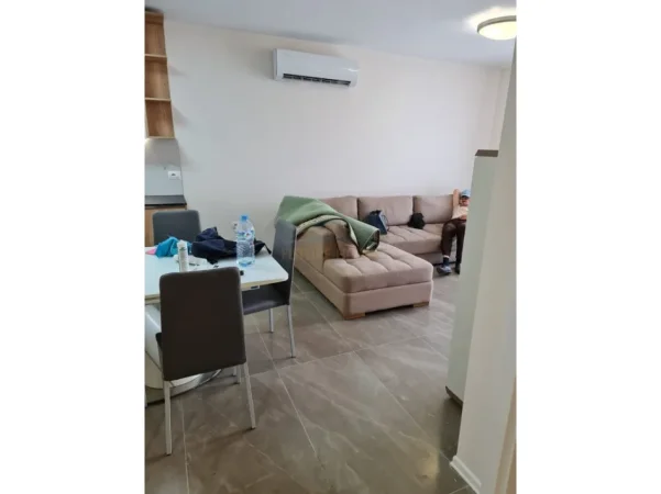 Tirane, jepet me qera apartament 3+1 Kati 6, 129 m² 750 € 