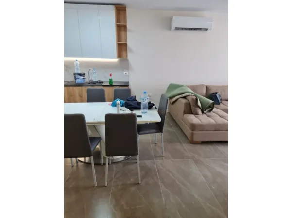 Tirane, jepet me qera apartament 3+1 Kati 6, 129 m² 750 € 