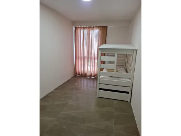 Tirane, jepet me qera apartament 3+1 Kati 6, 129 m² 750 € 