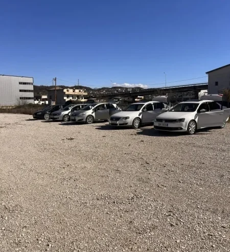 Tirane, jepet me qera ambjent biznesi Kati 0, 2.000 m² 1.500 € (Vore)