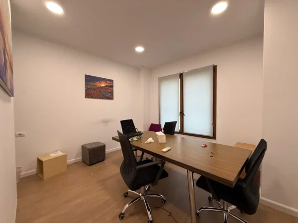 Tirane, jepet me qera zyre Kati 2, 180 m² 2.500 € (Delijorgj)