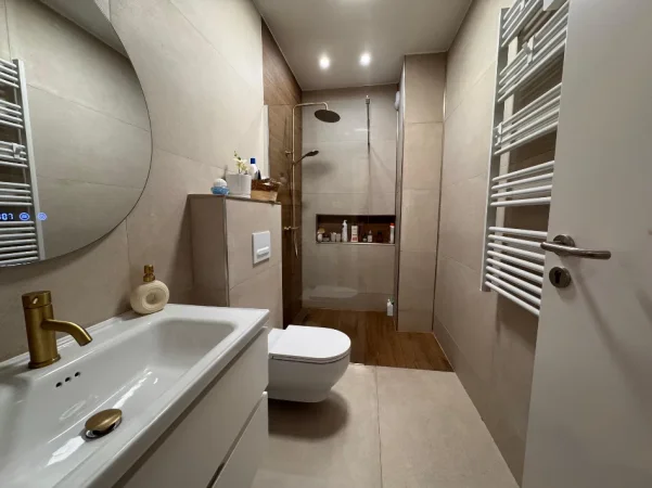 Shqiperi, shitet apartament 2+1+Ballkon , 105 m² 260.000 € (Liqeni Thate)