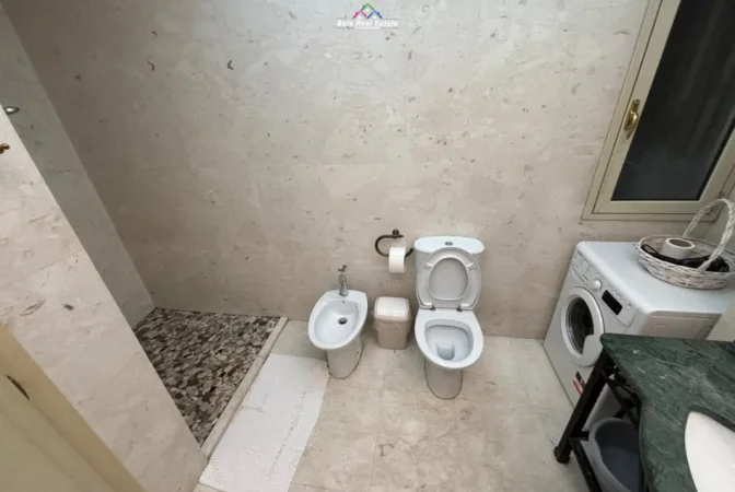 Tirane, jepet me qera apartament 1+1 Kati 9, 75 m² 700 € (myslym shyr)