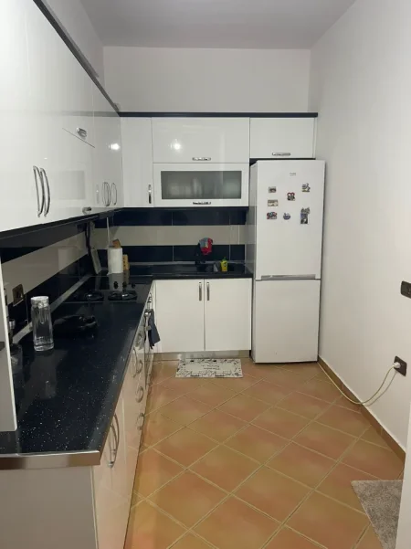 Tirane, jepet me qera apartament 1+1 Kati 2, 360 € (Astir)