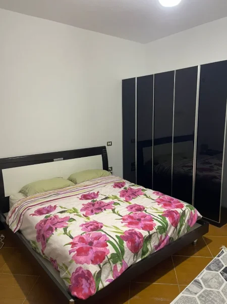 Tirane, jepet me qera apartament 1+1 Kati 2, 360 € (kashar)